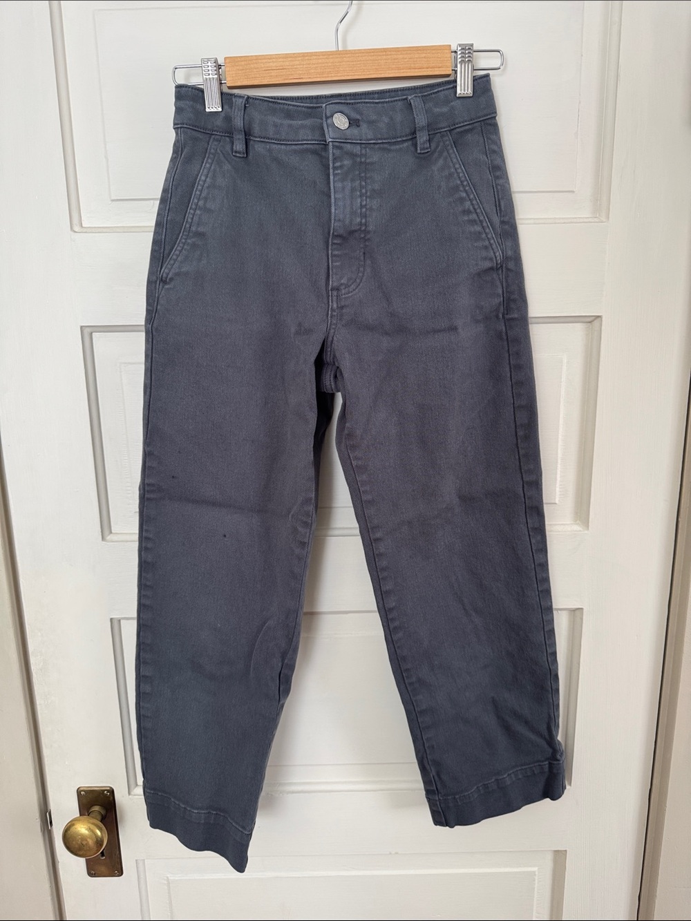 Everlane Straight-Leg Pants in Charcoal Gray